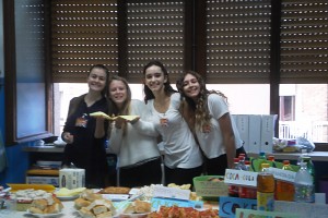 Bar Spagnolo e Inglese con le ragazze di terza media