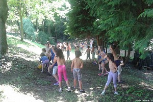 Ancora giochi all'ombra degli alberi