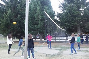 Nei momenti liberi grandi partite a calcio e a pallavolo