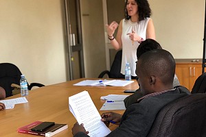 La prof.ssa Serio tiene un corso di formazione per alcuni insegnanti