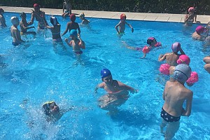 In piscina al Monviso Club