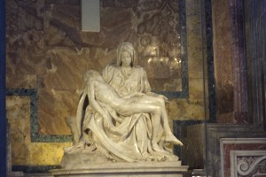 A San Pietro, la Piet di Michelangelo